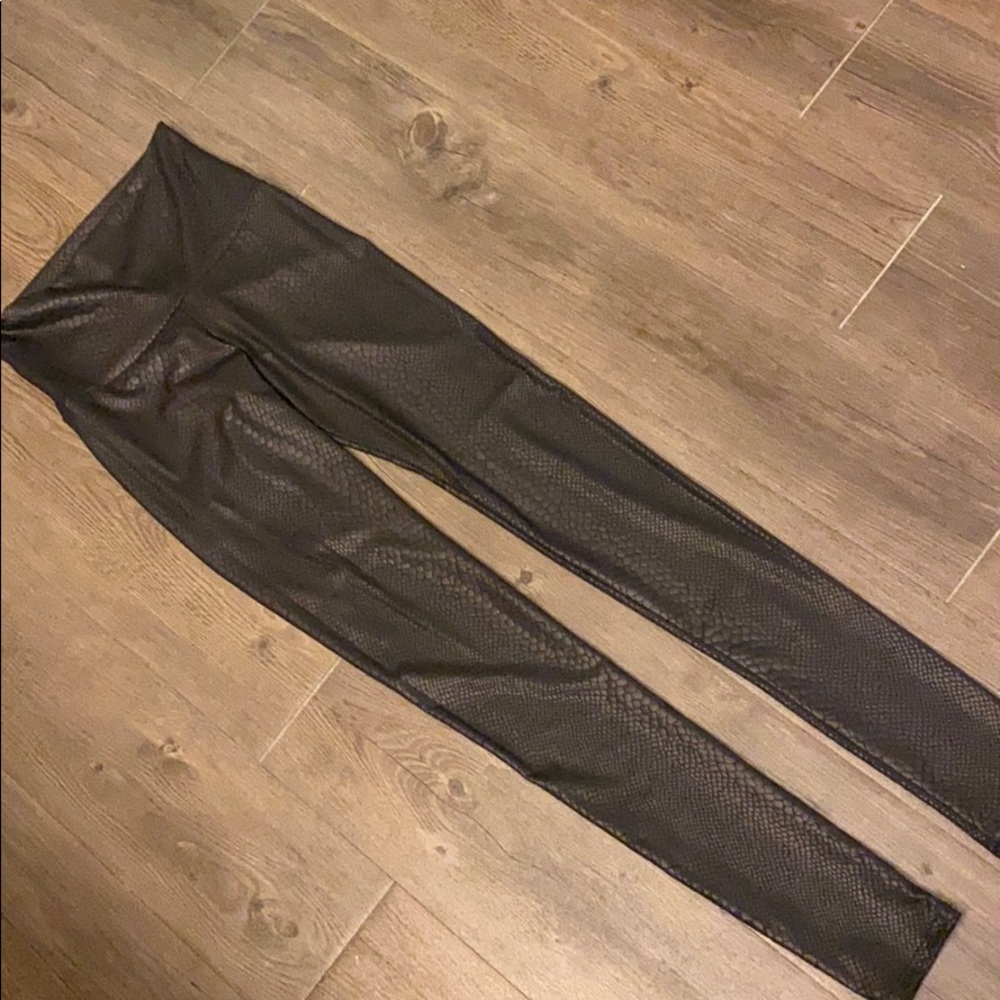 Snake skin legging